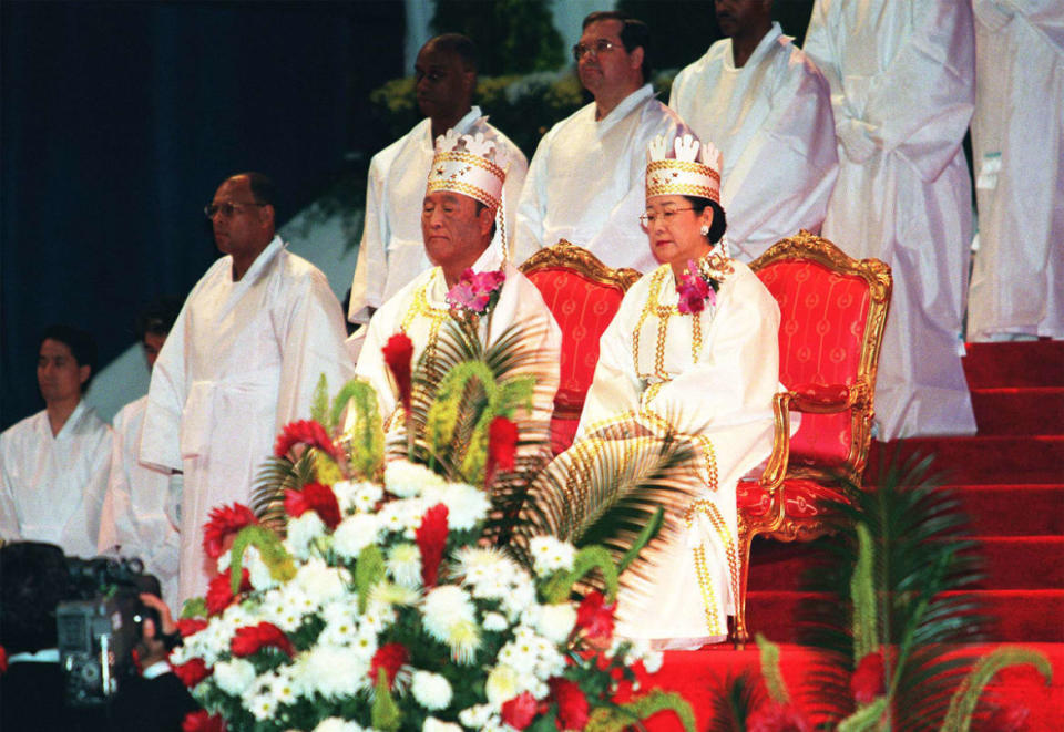 <div class="inline-image__caption"><p>Reverend And Mrs. Sun Myung Moon Officiate The Family Federation For World Peace And Unification’s Blessing 98 Marriage Re-Dedication Ceremony And Wedding. Over 2,000 Couples Were Wedded At Madison Square Garden </p></div> <div class="inline-image__credit">Jeff Christensen/Getty Images</div>