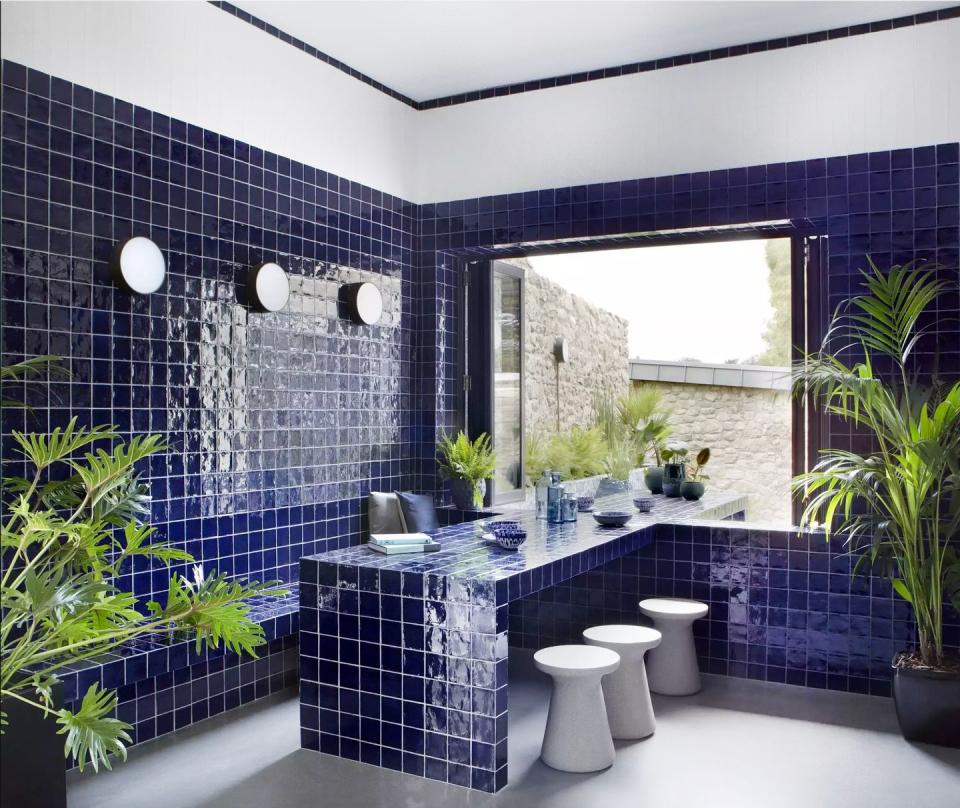 blue tiles in al fresco dining room