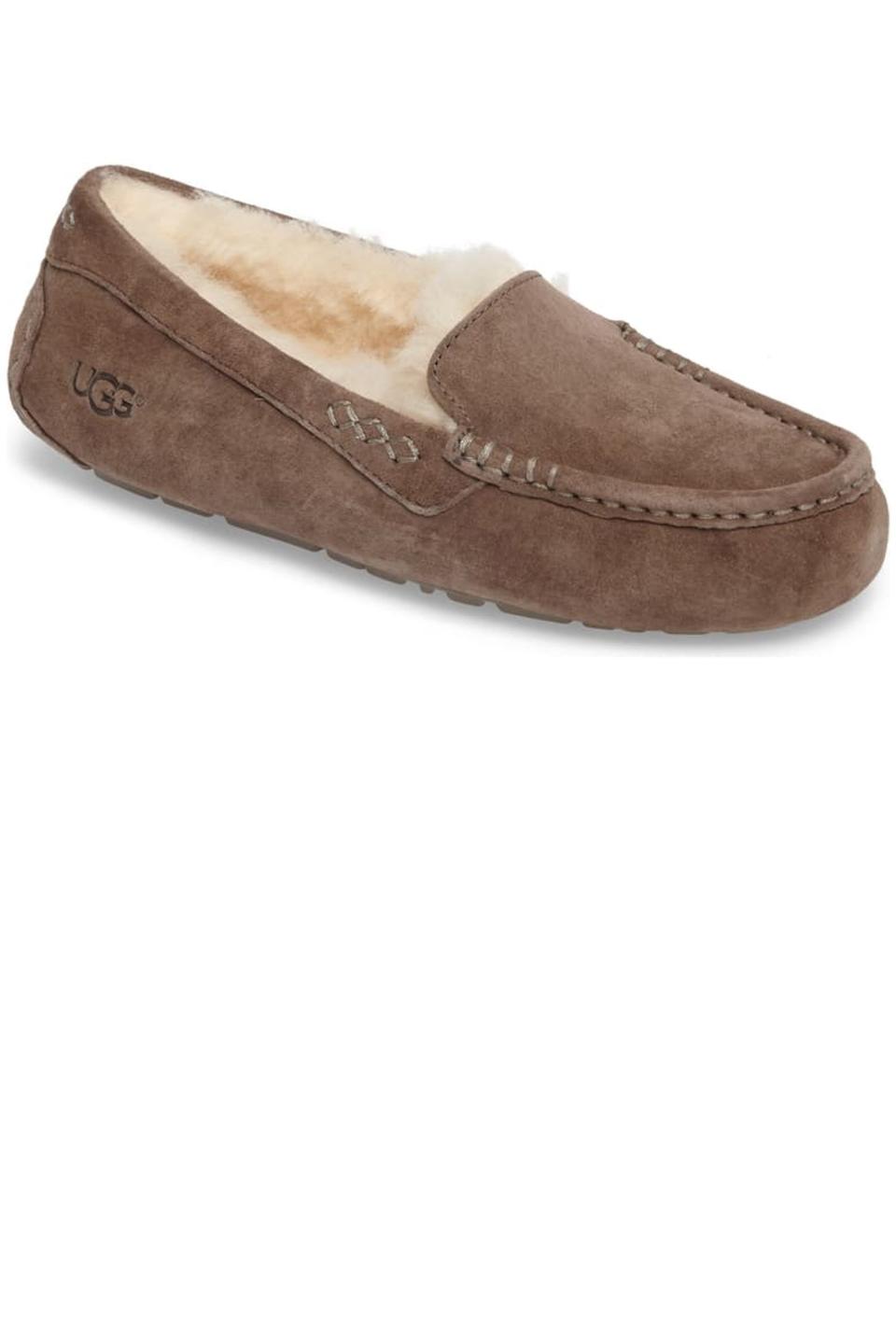 <p><strong>Ugg</strong></p><p>nordstrom.com</p><p><strong>$99.95</strong></p><p><a href="https://go.redirectingat.com?id=74968X1596630&url=https%3A%2F%2Fwww.nordstrom.com%2Fs%2Fugg-ansley-water-resistant-slipper-women%2F3164992&sref=https%3A%2F%2Fwww.townandcountrymag.com%2Fleisure%2Fg29073850%2Fbest-gifts-for-parents%2F" rel="nofollow noopener" target="_blank" data-ylk="slk:Shop Now;elm:context_link;itc:0;sec:content-canvas" class="link ">Shop Now</a></p><p>Who wouldn't love a cozy pair of slippers to wear around the house? And since these happen to be waterproof and have grippy treads, they can even go outdoors for leisurely strolls, walking the dog, or grabbing more firewood on a snowy evening. </p>