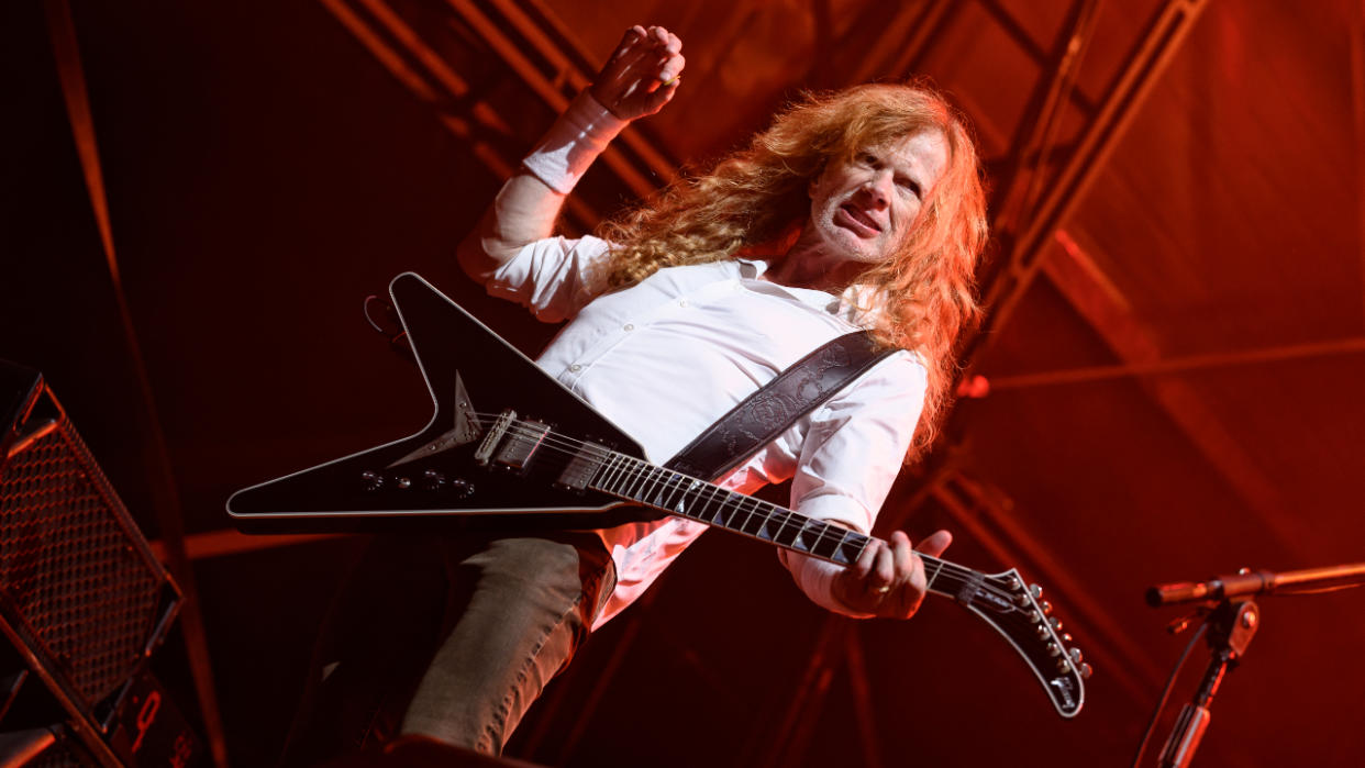  Dave Mustaine on stage. 