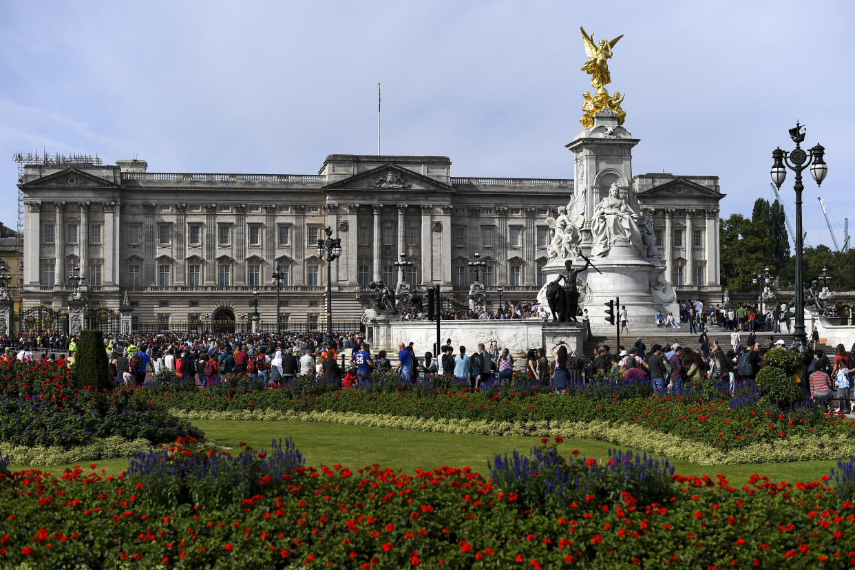 Tourists are seen at St Jamess Park and outside Buckingham Palace in London, on August 21, 2019.  (Photo by Alberto Pezzali/NurPhoto via Getty Images)