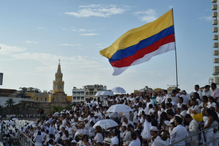 Colombians gather in Cartagena to witness the signing of a historic peace deal between the government and the FARC rebels on September 26, 2016