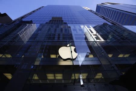 The Apple logo is lit on the first day of sale for the iPhone 6 and iPhone 6 Plus, in Sydney September 19, 2014. REUTERS/David Gray