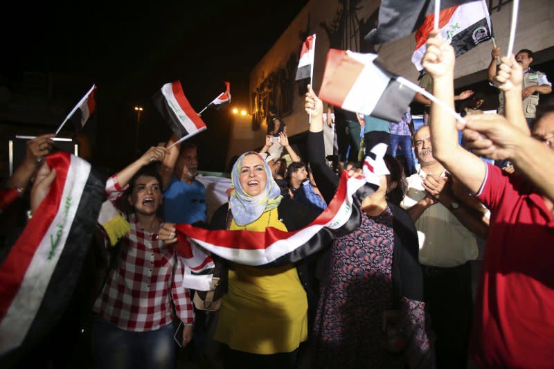 伊拉克收復摩蘇爾，民眾上街慶祝（AP）
