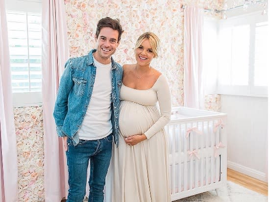 Former 'Bachelorette' Ali Fedotowsky welcomes 'beautiful and