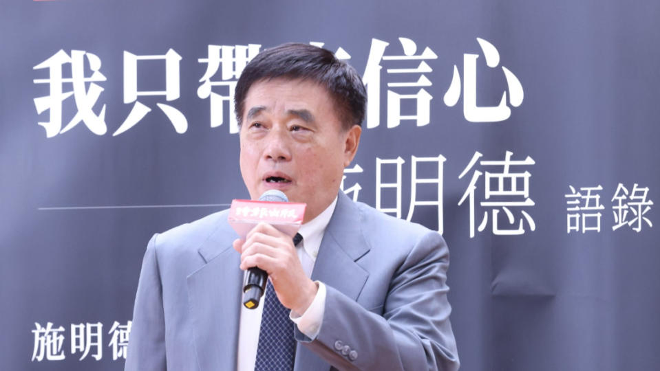 前台北市長郝龍斌今（8/23）出席施明德《我只帶來信心》新書發表會。陳品佑攝