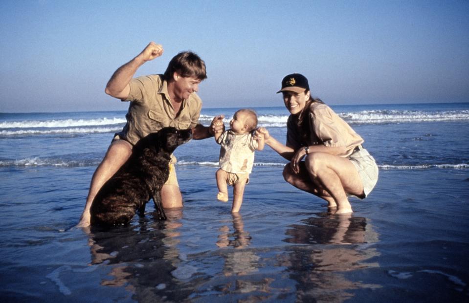 CROC HUNTER HOLIDAY, from left: Steve Irwin, Bindi Irwin, Terri Irwin, in Australia, (premiered September 11, 2000). ph: ©Travel Channel / courtesy Everett Collection