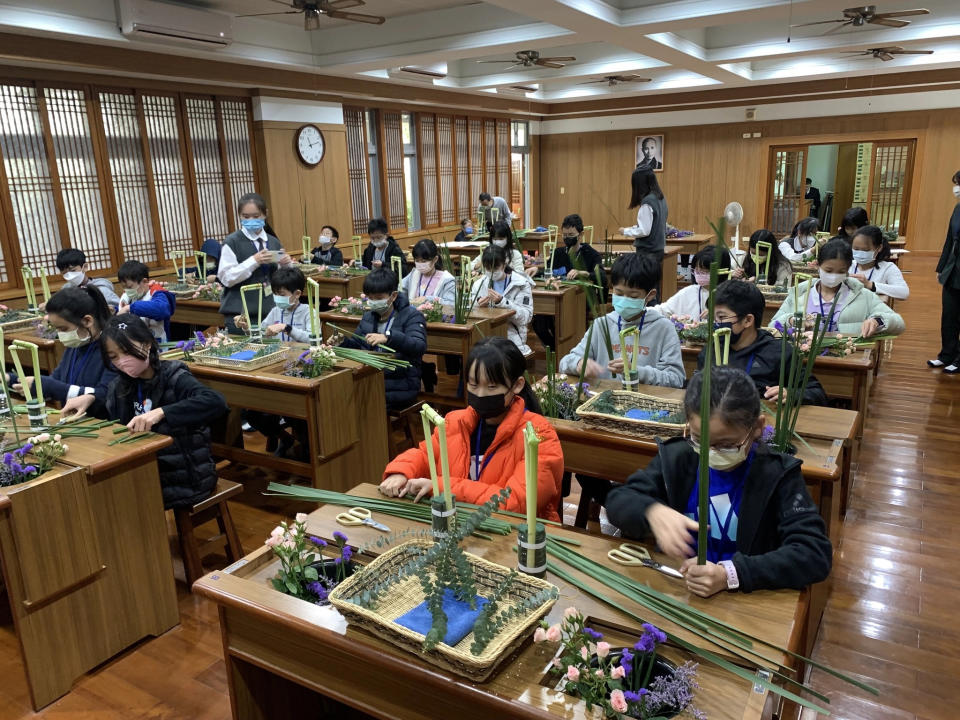 茶花道課程，培養學生專心一志做好一件事情。