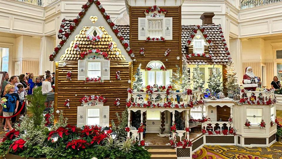 the gingerbread house at the grand floridian resort