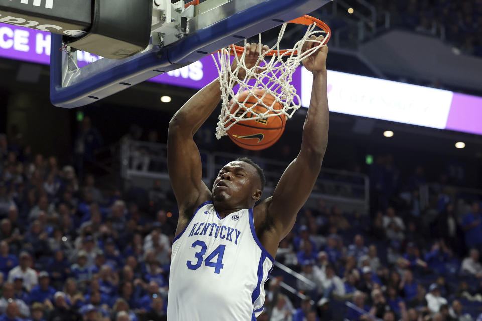 Kentucky's Oscar Tshiebwe (34) dunks during the first half of an NCAA college basketball game against North Florida in Lexington, Ky., Wednesday, Nov. 23, 2022. (AP Photo/James Crisp)