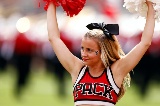 The best of college football cheerleaders in images