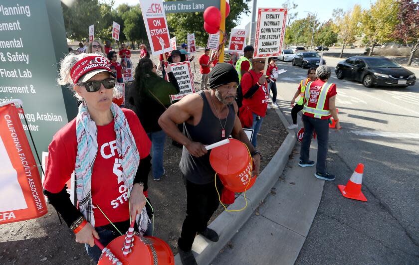 Pomona, CA - Faculty at Cal-Poly Pomona strike on campus on Monday, Dec. 4, 2023, Faculty at four California State University campuses are going on strike this week for higher pay, and other demands, including lactation spaces on campuses. (Luis Sinco / Los Angeles Times)