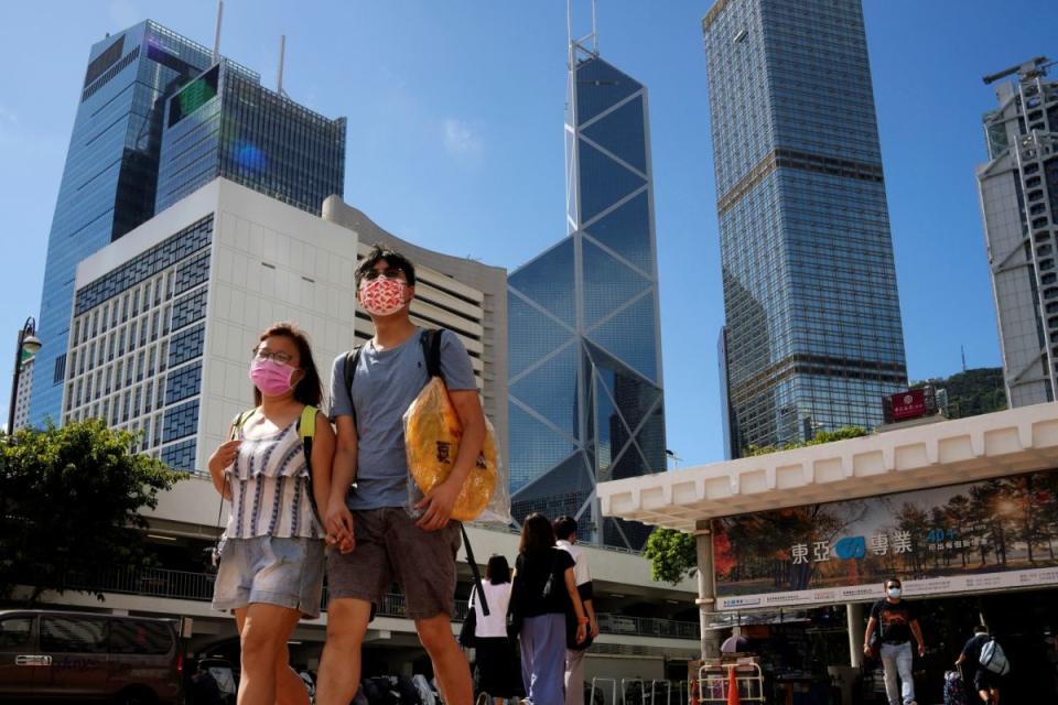 ▲新冠變種病毒Omicron入侵香港，傳播鏈似乎仍在擴散中。圖為疫情下的香港街頭。（圖／美聯社／達志影像）