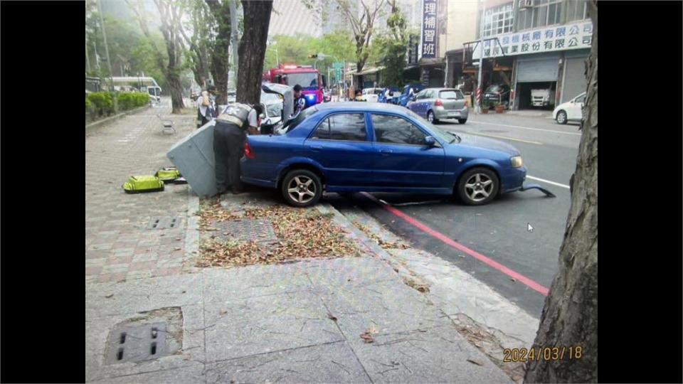 路旁休息遭汽車「倒車撞擊」　高雄八旬老翁重傷送醫不治