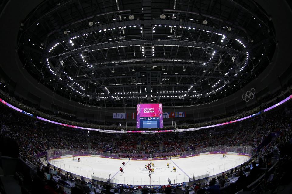 General view of the opening face-off at the men's ice hockey gold medal game between Canada and Sweden at the 2014 Sochi Winter Olympic Games, February 23, 2014. REUTERS/Jim Young (RUSSIA - Tags: SPORT OLYMPICS SPORT ICE HOCKEY)