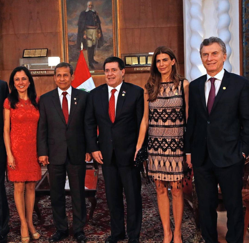 El look. Para la ocasión, Juliana lució un vestido Jackie en un tono nude, forrado en encaje negro y terminado con flecos.