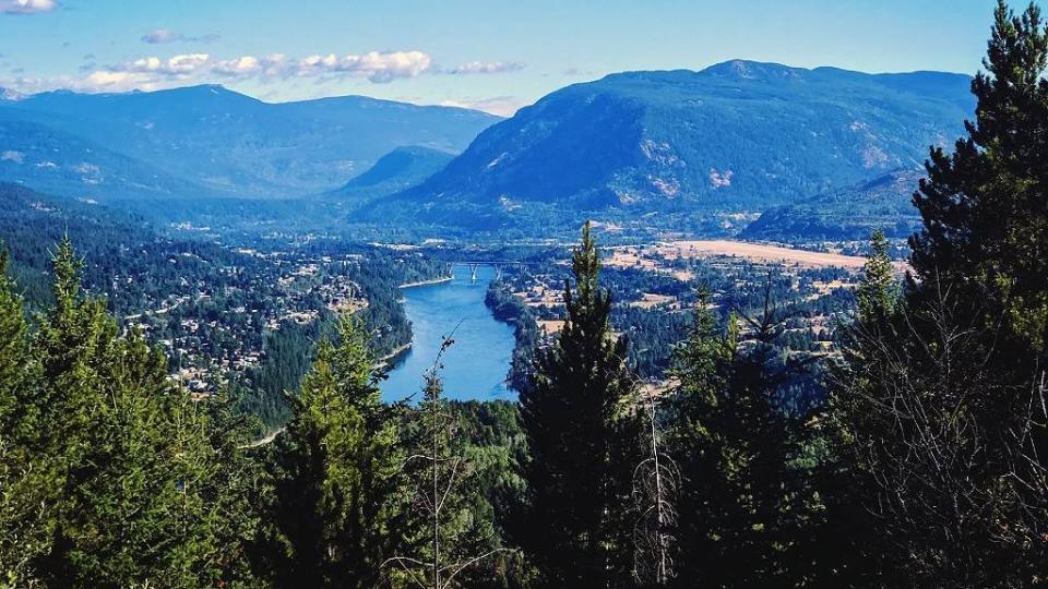 La región montañosa de West Kootenay Columbia Británica