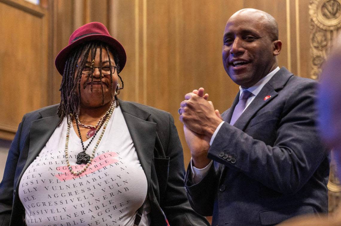 Melissa Ferrer Civil was applauded after reciting a new poem, “Mounting Meditations on the Shoulders of Giants.” Mayor Quinton Lucas introduced her to the crowd. Emily Curiel/ecuriel@kcstar.com