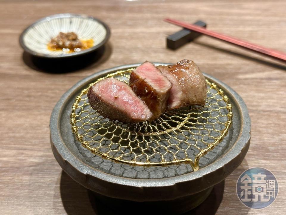 新開幕的板前燒肉餐廳「牛花USHI HANA」，以日本A5和牛的瘦肉部位，打破和牛燒肉總是油膩膩的印象。