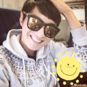 安以軒曝光一張安鈞璨的私照 | Ady posted with an image of shone who grinned cheerfully at the camera with the cool sunglasses. (Courtesy of Weibo/Ady An | 圖／安以軒微博）