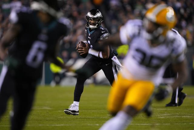 Hurts, Eagles run past Packers 40-33; Rodgers hurt - Hawaii Tribune-Herald