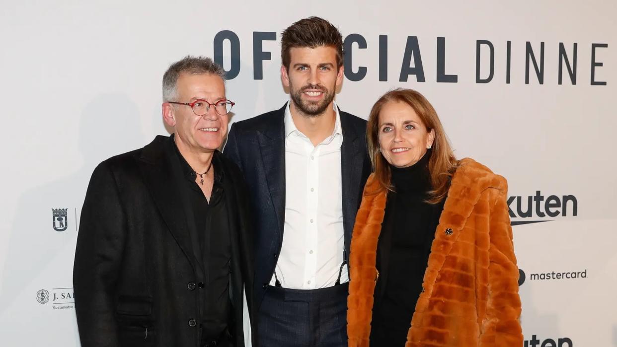 Gerard Piqué con padres / Cortesía 