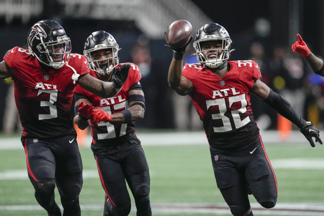 November 27, 2022: Atlanta Falcons celebrate after scoring a