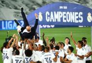 Foto del jueves del plantel del Real Madrid celebrando la obtención de la liga española con el DT Zinedine Zidane