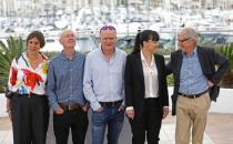 Director Ken Loach (R) poses with cast members Paul Laverty(2ndL), Dave Johns and Hayley Squires and producer Rebecca O'Brien (L) during a photocall for the film "I, Daniel Blake" in competition at the 69th Cannes Film Festival in Cannes, France, May 13, 2016. REUTERS/Yves Herman