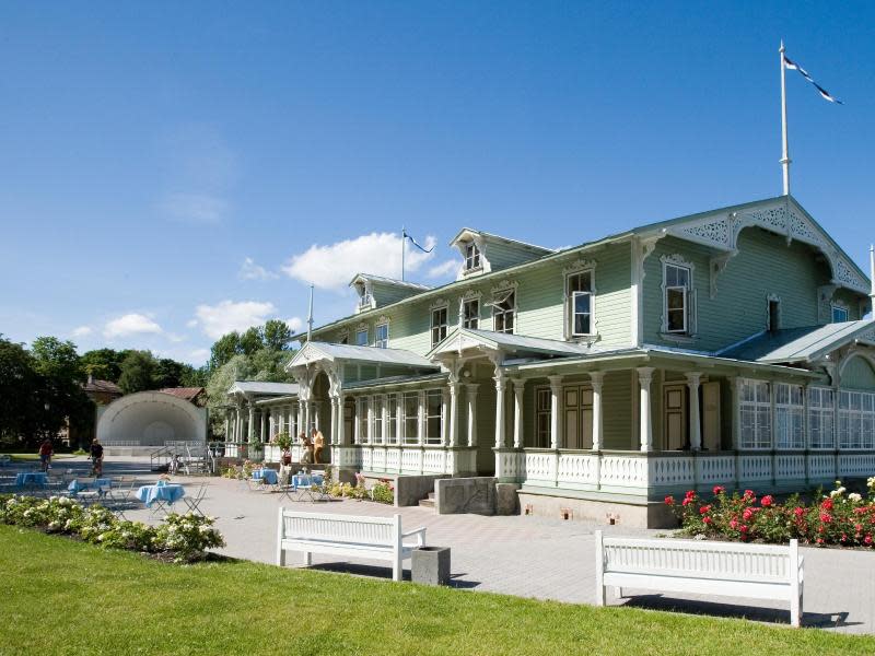 Kurhaus mit Ostseeblick - zum Erholen und Entspannen kommen die Gäste schon seit vielen Jahrzehnten nach Haapsalu. Foto: Visit Estonia/Toomas Tuul