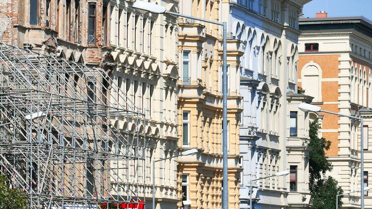 Künftig sollen die Mieten aus sechs statt nur vier Jahren in die ortsübliche Vergleichsmiete einfließen. Dadurch sinkt die Vergleichsmiete tendenziell. Foto: dpa