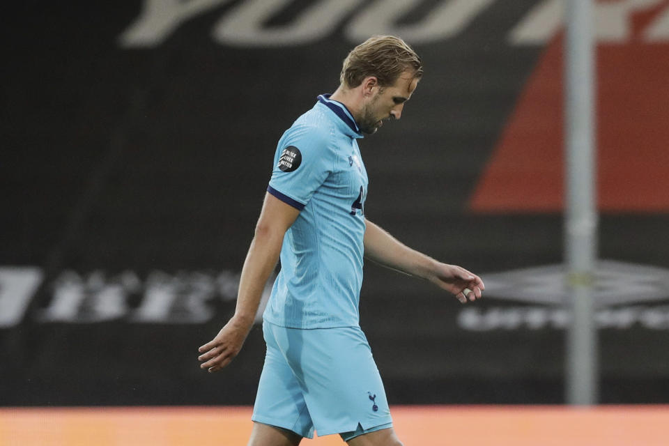 Harry Kane del Tottenham tras el final del empate 0-0 contra Bournemouth por la Liga Premier inglesa, el jueves 9 de julio de 2020. (AP Foto/Matt Dunham, Pool)