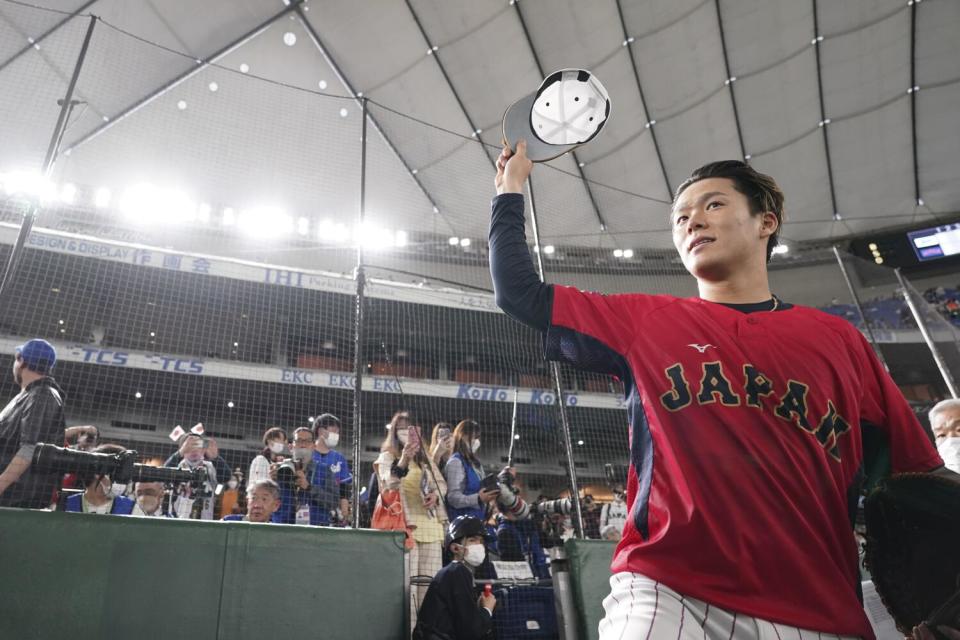 Yoshinobu Yamamoto greets fans at the Tokyo Dome.