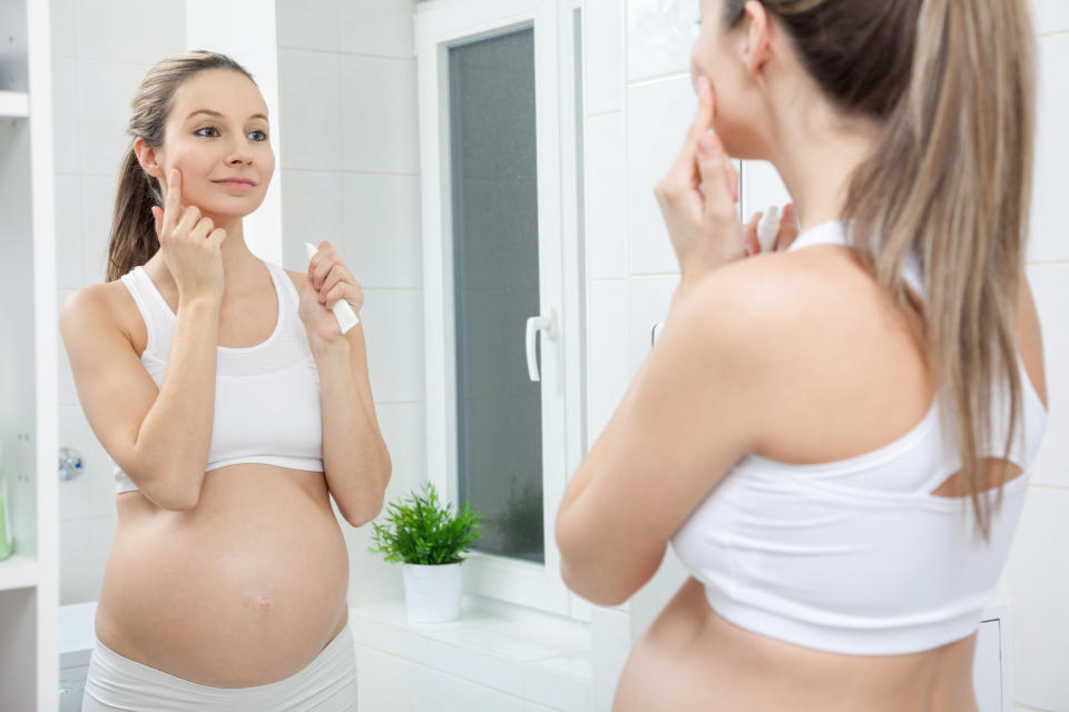 懷孕常見的肌膚困擾&保養：敏感乾燥，多喝水&加強保濕工作。示意圖:getty images