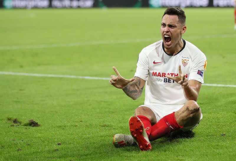 El argentino Lucas Ocampos celebra tras anotar el gol de la victoria del Sevilla frente al Wolverhampton Wanderers por los cuartos de final de la Europa League, en el MSV-Arena, Duisburgo, Alemania