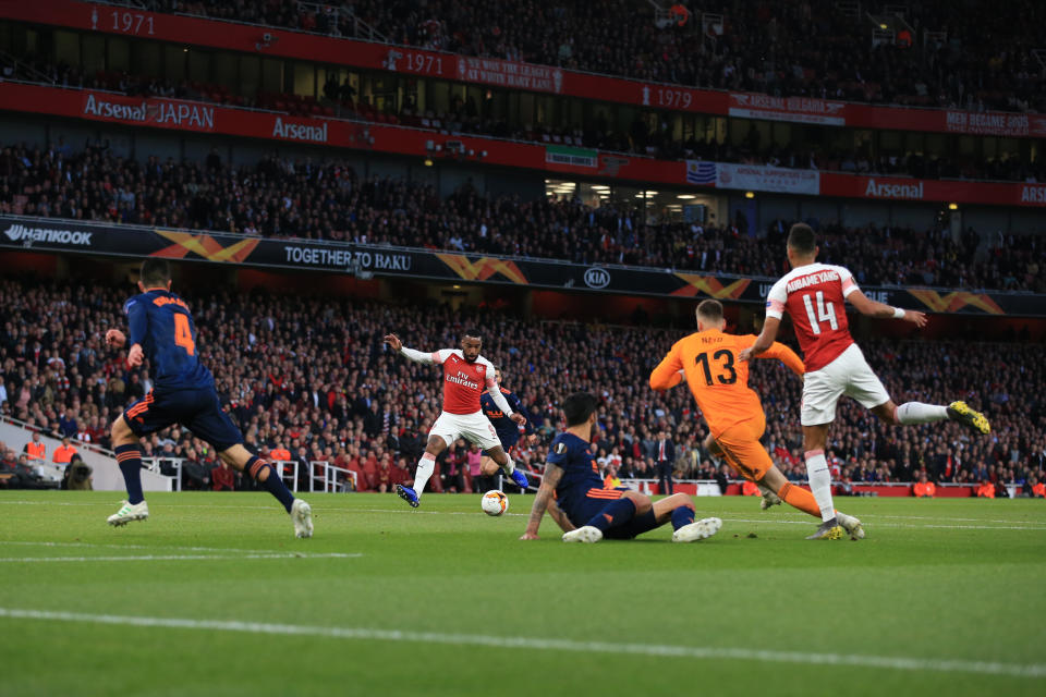  Alexandre Lacazette of Arsenal scores their 1st goal against Valencia (Photo by Marc Atkins/Getty Images)
