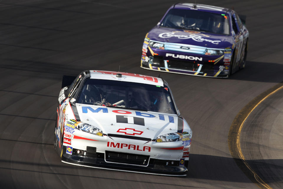 AVONDALE, AZ - NOVEMBER 13: Tony Stewart, driver of the #14 Office Depot/Mobil 1 Chevrolet, leads Matt Kenseth, driver of the #17 Crown Royal Ford, during the NASCAR Sprint Cup Series Kobalt Tools 500 at Phoenix International Raceway on November 13, 2011 in Avondale, Arizona. (Photo by Christian Petersen/Getty Images)