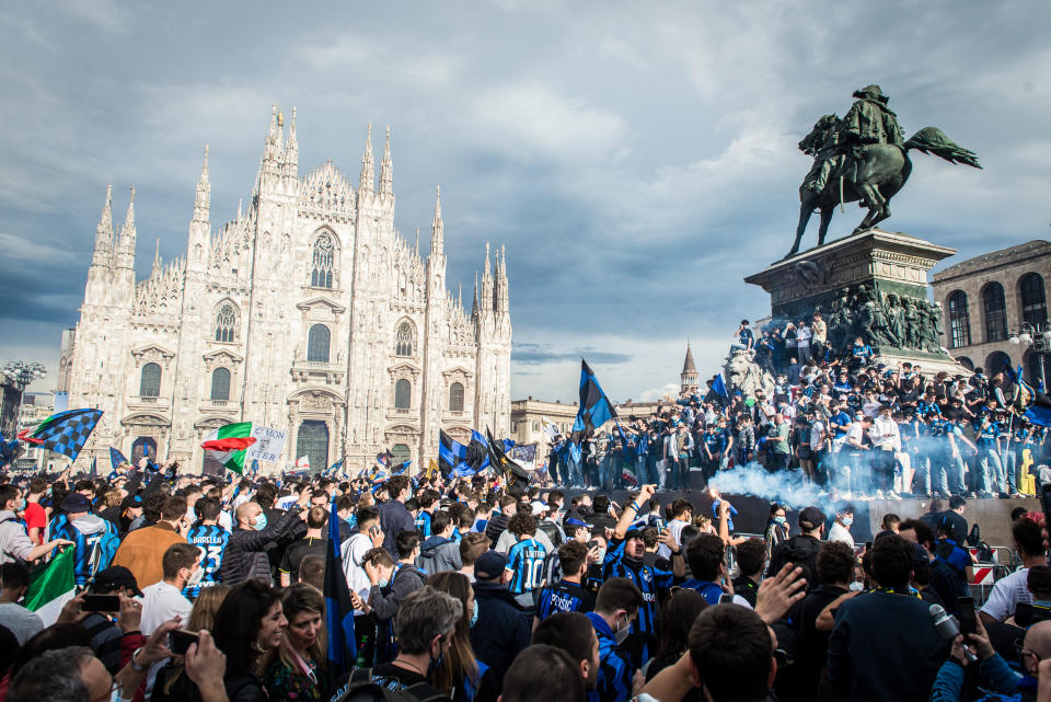 MILAN, ITALY - MAY 02: FC Internazionale fans celebrate winning the Serie A Scudetto Title on May 02, 2021 in Milan, Italy. (Photo by Mattia Pistoia#870251#51B ED/Getty Images) (Photo: Mattia Pistoia via Getty Images)