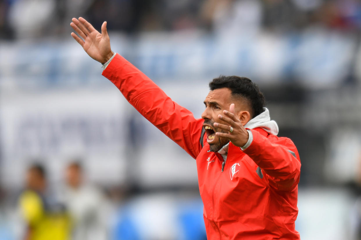 Carlos Tevez dirigiendo un partido de Independiente, el pasado 2 de septiembre. (Gustavo Garello/Jam Media/Getty Images)