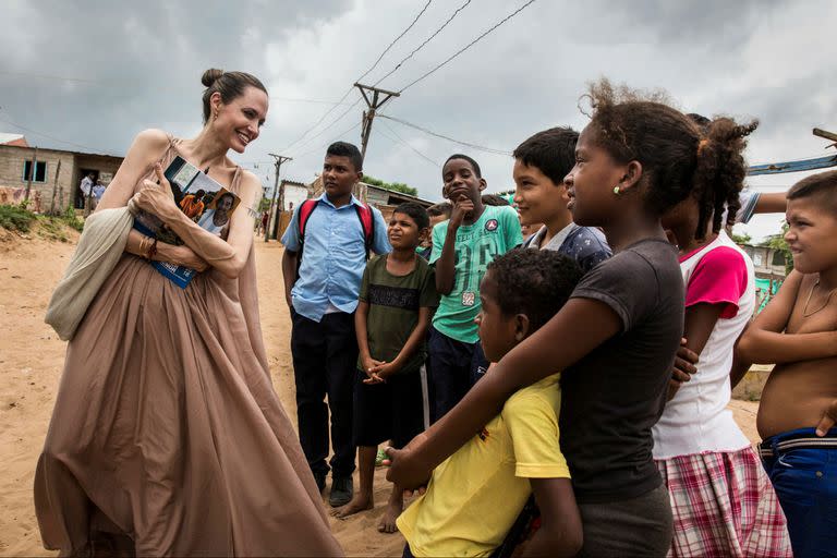 Angelina Jolie es la enviada especial de la Agencia de Refugiados de la ONU viajó a la frontera para conocer la situación de los niños migrantes.