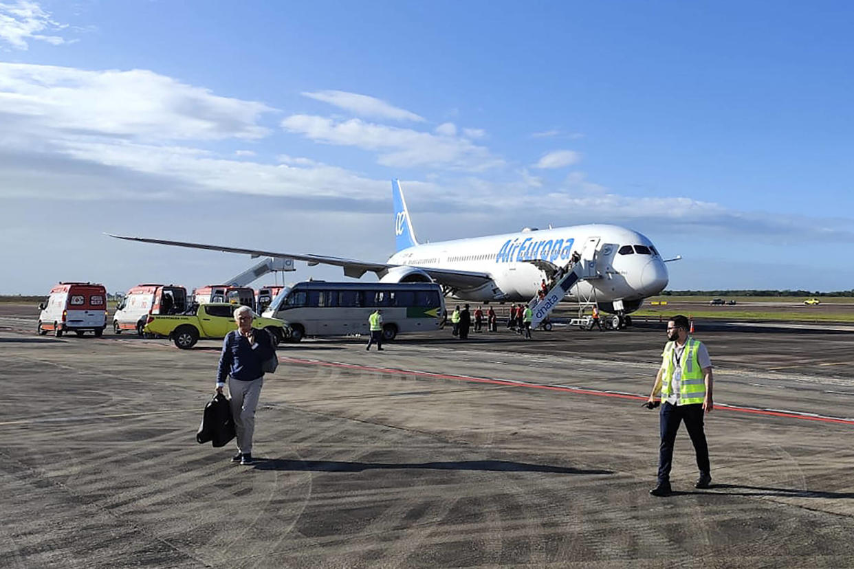 Ce Boeing 787-9 Dreamliner a dû atterrir d’urgence ce lundi 1er juillet à cause de turbulences. 