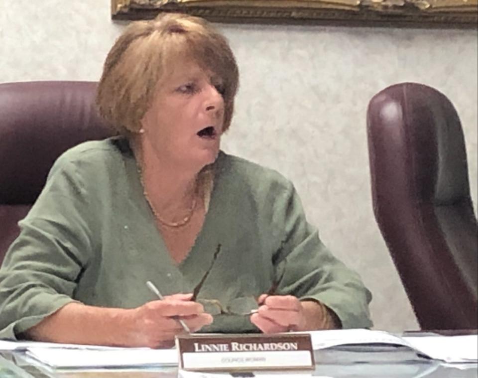 Newly sworn Pierson Town Council member Linnie Richardson debates a proposed lease that would allow Food Brings Hope, a charitable organization, to move its northwest Volusia operations into the Town Center. Richardson made a motion to reject the lease during a meeting Tuesday, Nov. 22, 2022.