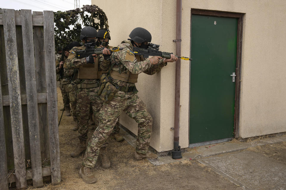 Ukrainian volunteer military recruits take part in an urban battle exercise whilst being trained by British Armed Forces at a military base in Southern England, Monday, Aug. 15, 2022. MOD and British Army as the UK Armed Forces continue to deliver international training of Ukrainian Armed Forces recruits in the United Kingdom.(AP Photo/Frank Augstein)