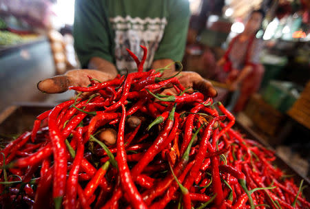 A trader displays chilis for sale at traditional market in Jakarta, Indonesia December 16, 2016. REUTERS/Fatima El-Kareem