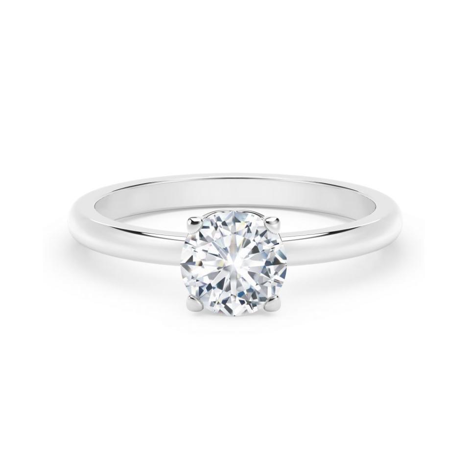 Forevermark Icon系列®18K白金經典單顆美鑽戒指，售價由HK$12,000起。