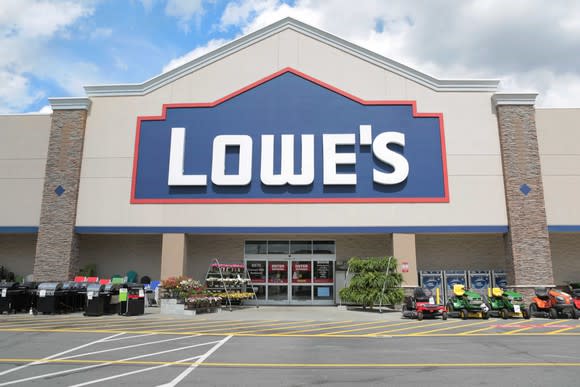 The front of a Lowe's store