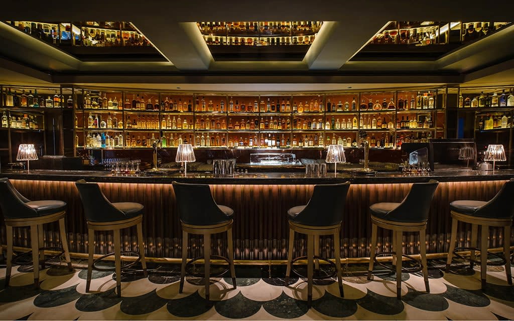 manhattan bar, singapore