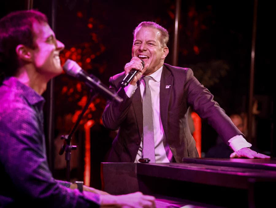 Tony Award-winning singer-actor Christian Hoff (Right) and Broadway’s “Movin’ Out” star Michael Cavanaugh perform during the 2023 V Foundation Wine Celebration three-day fundraiser held in the Napa Valley. (Courtesy V Foundation Wine Celebration)