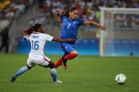 <p>France’s Amel Majri, right, fights for the ball with United States’s Crystal Dunn during a group G match of the women’s Olympic football tournament between United States and France at the Mineirao stadium in Belo Horizonte, Brazil, Saturday, Aug. 6, 2016. (AP Photo/Eugenio Savio) </p>