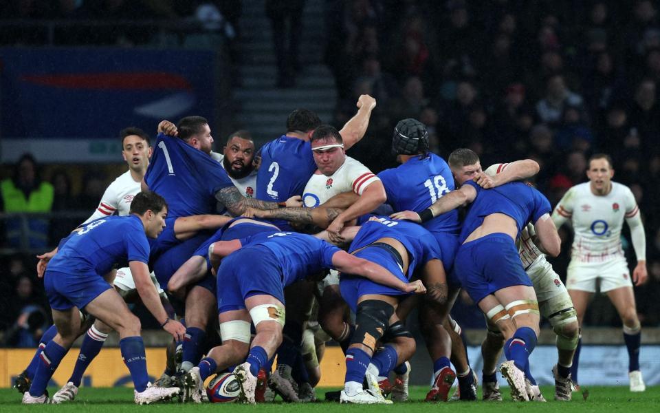 France pile into a maul - ADRIAN DENNIS/AFP via Getty Images